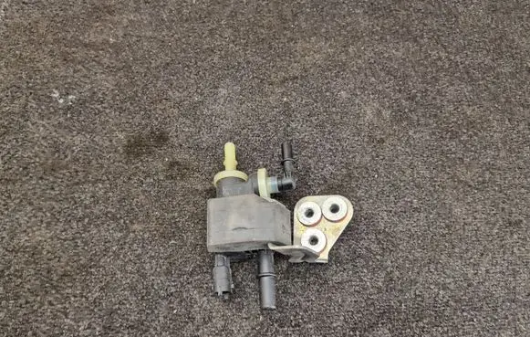 Alfa Romeo Stelvio Vacuum valve 670106836