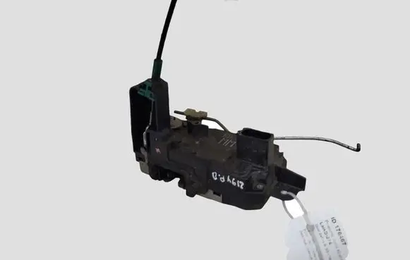 Opel Zafira B Front door lock 13220370