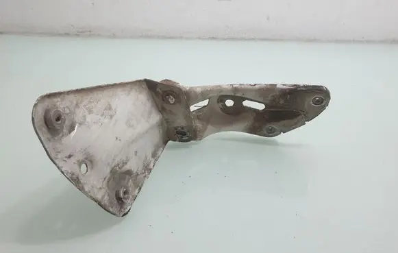 Skoda Yeti (5L) Fender mounting bracket