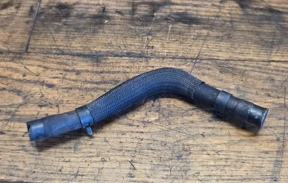 Engine coolant pipe/hose