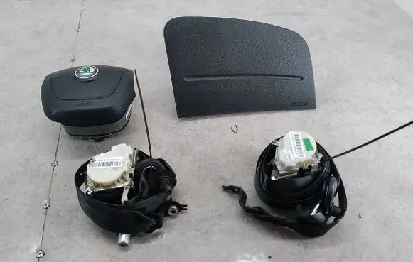 Skoda Fabia Mk2 (5J) Airbag set 