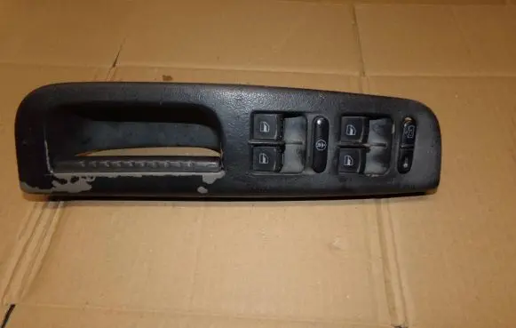 Skoda Octavia Mk2 (1Z) Electric window control switch