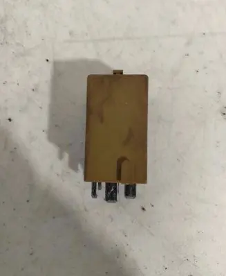 BMW 3 E46 Window control relay 61368384505 V23141B3001X15