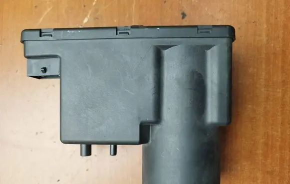 Audi 80 90 S2 B4 Central locking vacuum pump 