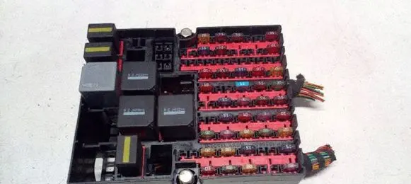 Ford Fiesta Fuse module 2S6T14401KEA