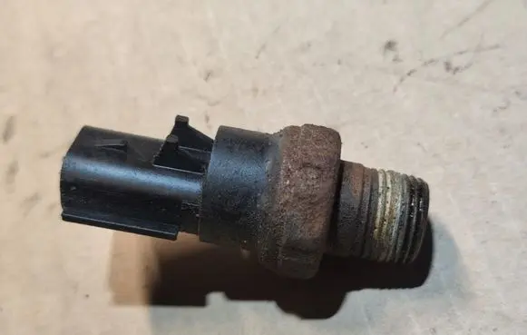 Chrysler Sebring (ST-22 - JR) Oil pressure sensor 