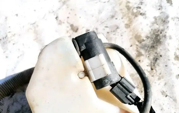 Volvo S40 Windscreen/windshield washer pump
