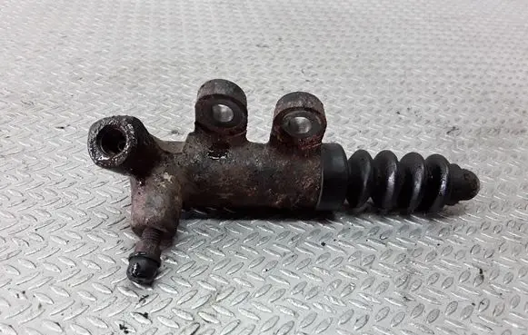 Mazda 6 Clutch slave cylinder 