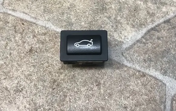 BMW 5 E60 E61 Tailgate/boot open switch button 6921846