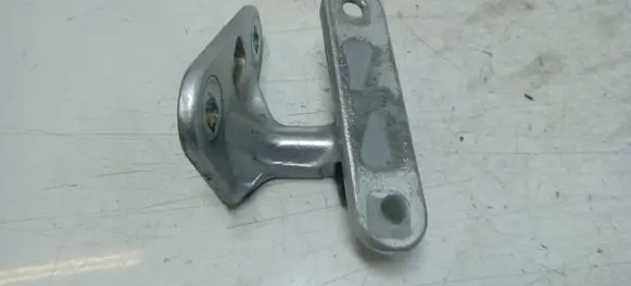 Mercedes-Benz CLS C219 Front door upper hinge