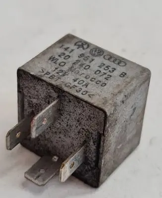 Volkswagen PASSAT B5 Other relay 141951253B M0T0CC0 20240072