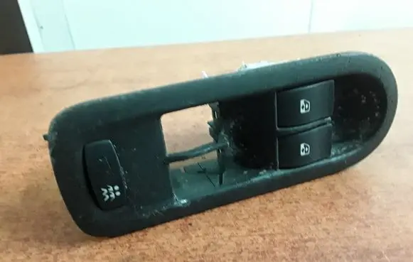 Renault Megane II Electric window control switch 156018070