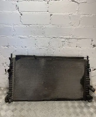 Ford Focus Coolant radiator 3M5H8005
