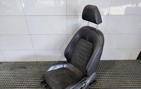 Volkswagen PASSAT CC Front driver seat 