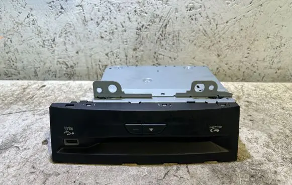 Chrysler Pacifica Radio/CD/DVD/GPS head unit P68378304AA 10R0513747 BD1W725RWT