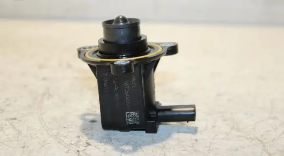 Ford Focus Turbo solenoid valve CJ5G9U465BA