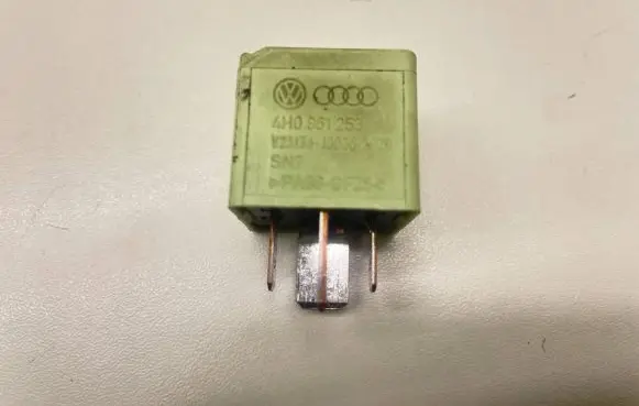 Skoda Octavia Mk2 (1Z) Other relay 4H0951253