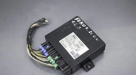 Ford Focus Comfort/convenience module 98AG15K600EE 5WK48823