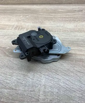 Toyota Avensis T250 Air flap motor/actuator AE0637008610