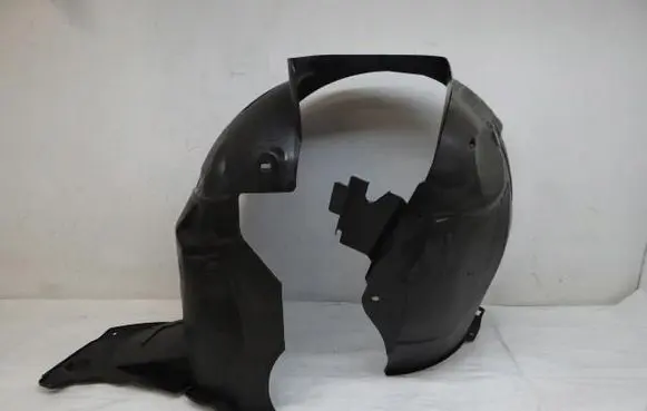 Front wheel arch liner splash guards