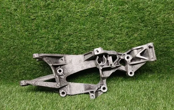 Volkswagen Jetta VI Engine mounting bracket 06G903143B