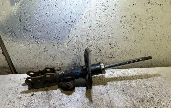 Toyota Auris 150 Front shock absorber/damper