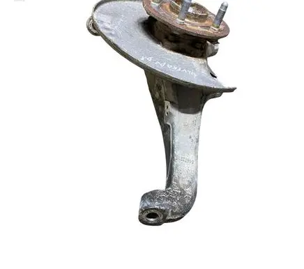 Chevrolet Silverado Front wheel hub 84673210 2118815 01184761