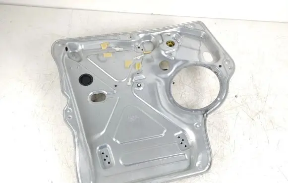 Front window lifting mechanism without motor