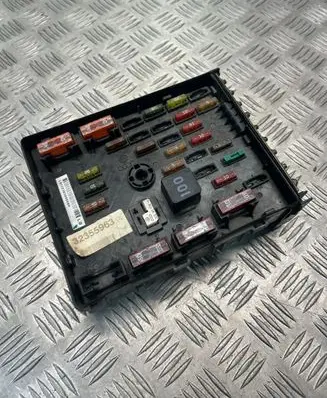 Volkswagen PASSAT B6 Fuse module 3C0937125