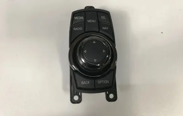 Head unit multimedia control