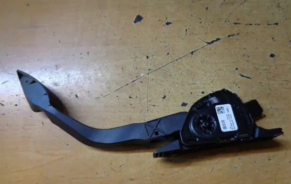 Ford Grand C-MAX Accelerator throttle pedal AV619F836BB