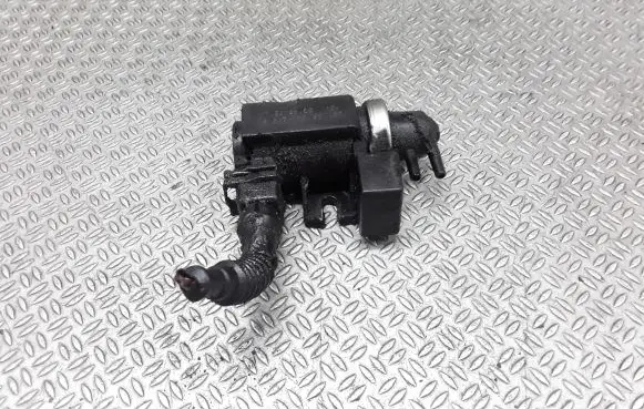BMW 5 E39 Turbo solenoid valve 72279600