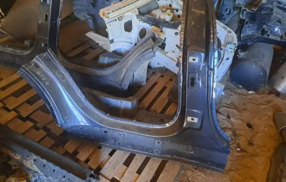BMW X7 G07 Pillar (middle) 