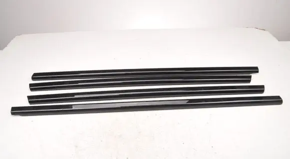 BMW 2 F44 Front door windshield rail 7483132