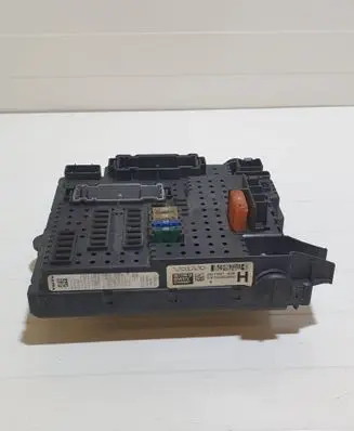 Volvo XC90 Fuse module 30728512 28017881 06W375
