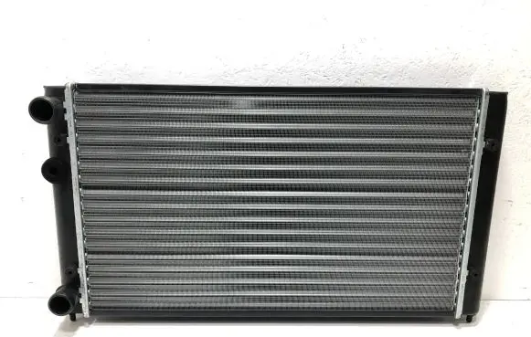 Volkswagen Golf III Coolant radiator 6N0121253J
