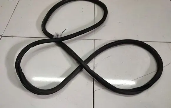 Skoda Octavia Mk2 (1Z) Rubber seal front coupe door 