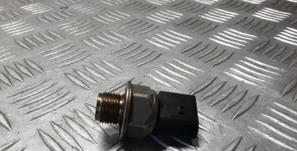 Volkswagen Golf VII Fuel pressure sensor 04L906054
