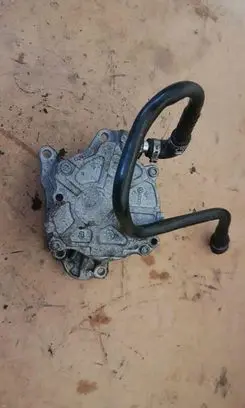 Volkswagen PASSAT B7 Vacuum pump 03L145100F