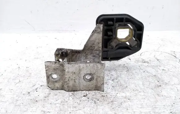 BMW 4 F32 F33 Radiator mount bracket