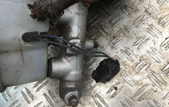 Mazda 626 Master brake cylinder