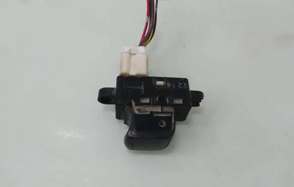 Nissan Micra Electric window control switch 2Z24