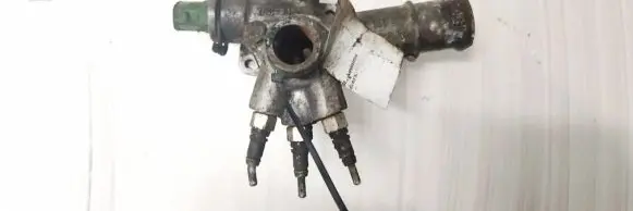 Volkswagen Golf IV Engine coolant pipe/hose 038121133a
