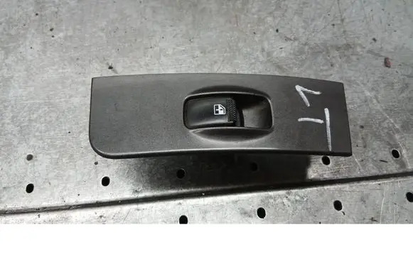 Hyundai Matrix Electric window control switch 9358017500