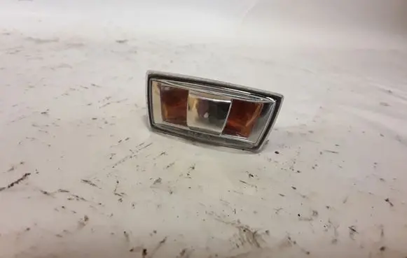 Opel Astra H Front fender indicator light 13131298 13131299