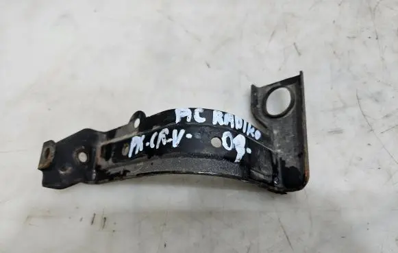 Honda CR-V Radiator mount bracket