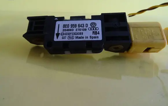 Volkswagen Phaeton Airbag deployment crash/impact sensor 8E0959643D