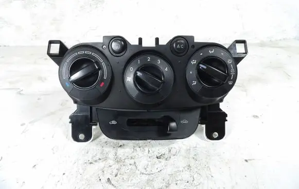 Mazda 2 Climate control unit UDF718K06