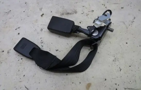 Mazda CX-5 Rear seatbelt buckle KRIS235789