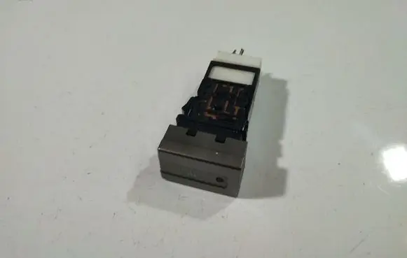 Nissan X-Trail T30 Windscreen/window heater switch 06016